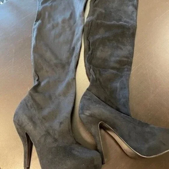 BOOTS - Picture 3 of 4